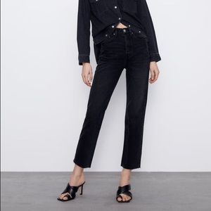 ZARA HIGH WAIST STRAIGHT LEG JEANS (size 2)